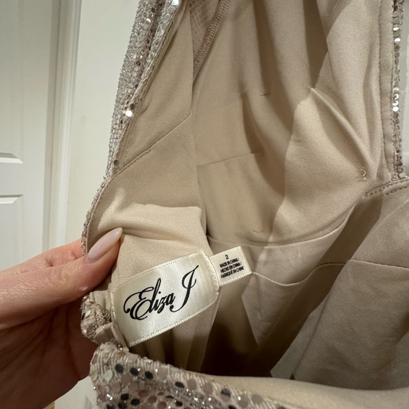 Eliza J Long Sleeve Sequin V Neck Dress - Picture 4 of 4